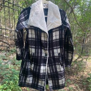 Steve Madden Women’s Fleece Plaid Button-down Jacket